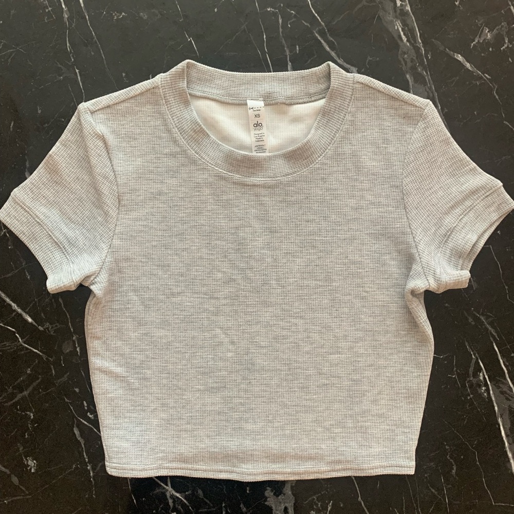 ALO Brand New Cropped Light Grey Tee
